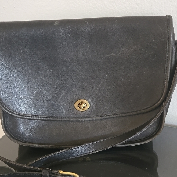 Classic Black Leather Shoulder Bag - Picture 2 of 11